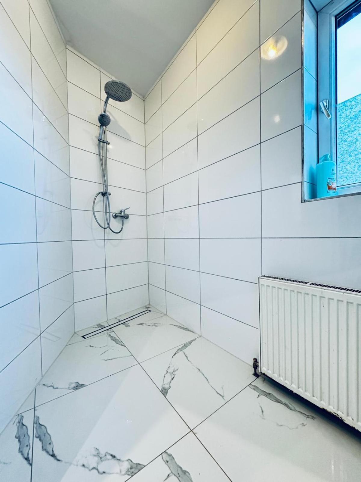 Apartment Spacious 3br Shared Near Kaufpark Alterlaa *